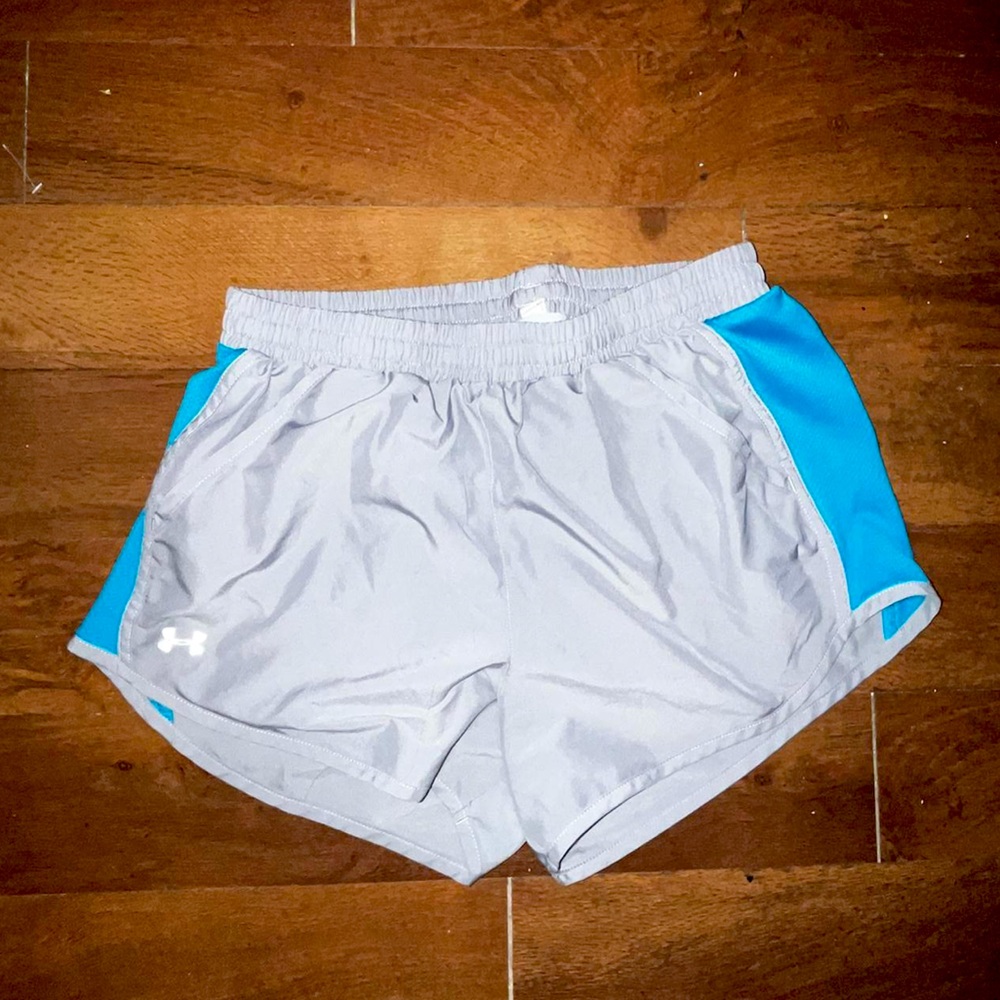 SM women’s Underarmour running shorts